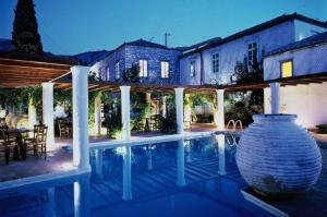 BRATSERA: Το Πρώτο Παραδοσιακό Boutique Hotel στην Ελλάδα