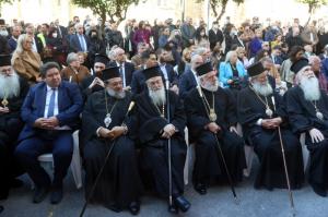 Ο Μητροπολίτης ΕΦΡΑΙΜ συλλειτούργησε στον Καθεδρικό Ναό Αγίας Τριάδος Πειραιά στα Ονομαστήρια του Μητροπολίτη ΣΕΡΑΦΕΙΜ