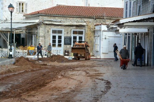 Η Ύδρα μετράει τις πληγές της. Συνεχίζεται το έργο της αποκατάστασης