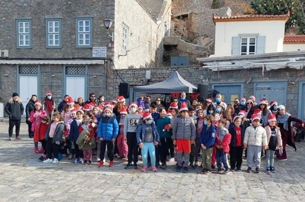 Με επιτυχία  και πολλά χαμόγελα διεξήχθη το 1o SANTA RUN στην Ύδρα με τη συμμετοχή παιδιών των δημοτικών σχολείων