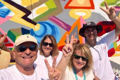 Μήνυμα ειρήνης  από την Ύδρα | Ο AKISK Άκης Κορωνάκης ζωγράφισε για την ειρήνη έξω από το ΙΑΜΥ