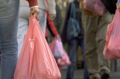 Σαντορίνη και Τήνος μειώνουν τη χρήση της πλαστικής σακούλας.