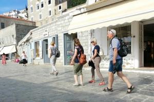 Θρασύτατη διάρρηξη  σε κοσμηματοπωλείο της Ύδρας με λεία κοσμήματα και χρήματα