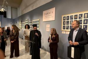 Με λαμπρότητα  εγκαινιάστηκε στη Λαμία η Έκθεση “ΤΑΜΑΤΑ” από τη συλλογή της Λόλας Νταϊφά και του Ιερού Καθεδρικού Ναού Ύδρας