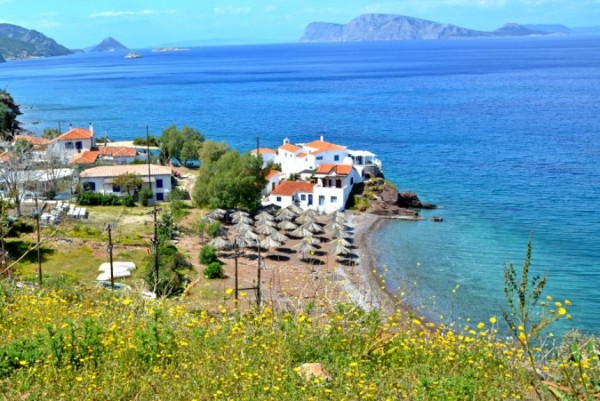 Την έγκαιρη παραχώρηση απλής χρήσης αιγιαλού και παραλίας ζητά ο Αντιπεριφερειάρχης Νήσων