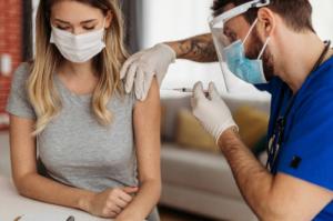 Ξεκινά η προετοιμασία καθολικού εμβολιασμού στους μόνιμους κάτοικους της Ύδρας, ηλικιών 59 - 18 Ετών