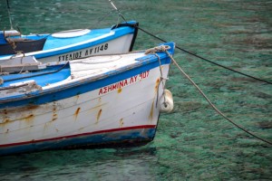 Δυο πλώρες ανταμώνουν στα καταπράσινα νερά της Ύδρας