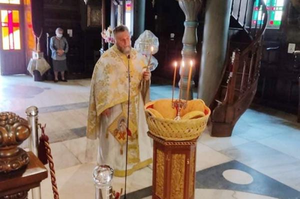 Φωτοστιγμές από  την Θ. Λειτουργία στον Ι. Καθεδρικό Ύδρας για την εορτή του Αγίου Ιωάννου του Θεολόγου