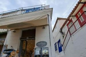 Αδιανόητο περιστατικό  κακοποίησης γάτας - Άνδρας την έριξε από την ταράτσα εστιατορίου