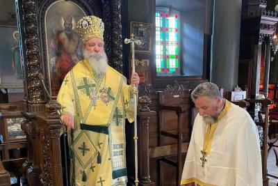 Κυριακή της Πεντηκοστής - Στον Ι. Καθεδρικό Ναό Ύδρας ιερούργησε ο Μητροπολίτης ΕΦΡΑΙΜ