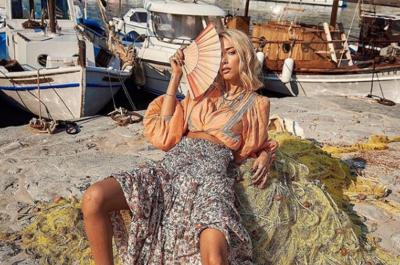 Ποια πασίγνωστα κορίτσια εντοπίσαμε το ΣΚ στην Ύδρα