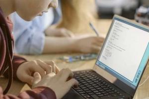 Voucher 200 ευρώ: Από σήμερα οι αιτήσεις για την επιδότηση αγοράς tablet, laptop, desktop -Τι πρέπει να γνωρίζετε