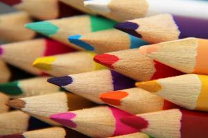 Η μητρική  μας γλώσσα επηρεάζει τον τρόπο με τον οποίο αντιλαμβανόμαστε τα χρώματα;