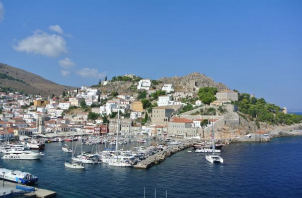 Ελλάδα η πρώτη χώρα που θα επισκεφθεί ο ταξιδιωτικός συντάκτης της "The Telegraph" Όλιβερ Σμίθ