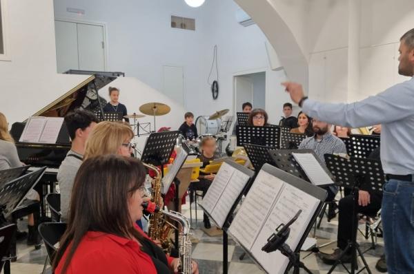 Από την κοπή της πίτας του Μουσικού Συλλόγου Ύδρας