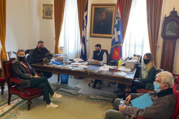 Την Ύδρα  επισκέφτηκε η Αντιπεριφερειάρχης Νήσων Βάσω Μπόγρη. Συναντήθηκε με τον Δήμαρχο Γ. Κουκουδάκη