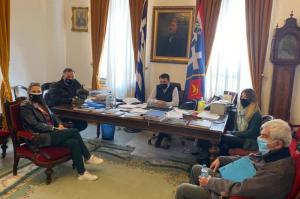 Την Ύδρα  επισκέφτηκε η Αντιπεριφερειάρχης Νήσων Βάσω Μπόγρη. Συναντήθηκε με τον Δήμαρχο Γ. Κουκουδάκη