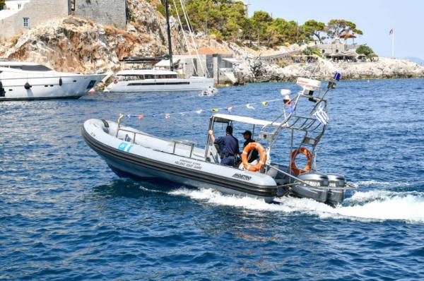 Τραυματισμός 43χρονης επιβαίνουσας σε σκάφος στη θαλάσσια περιοχή στο Μανδράκι Ύδρας