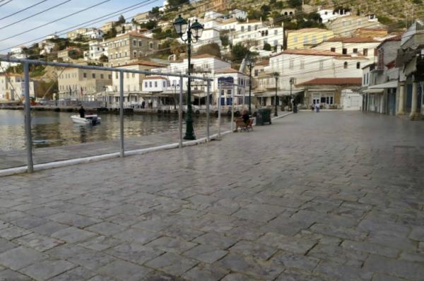 Σε έρημο τοπίο μετατράπηκε η Ύδρα λόγω Κορωνοϊού