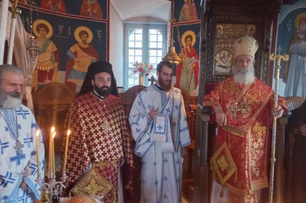 Με λαμπρότητα  η Αρχιερατική Θ. Λειτουργία στην Ι. Μονή της Αγίας Ματρώνας