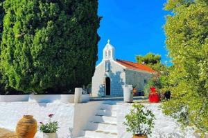 Γιορτάζει   η Ιερά Μονή Αγίας Ευπραξίας (Δοκού) Ύδρας