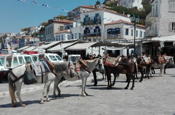 Περιστατικά αυθαιρεσίας στη "βιτρίνα" της Ύδρας