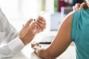 Ξεπέρασαν το 1,5 εκατομμύριο οι εμβολιασμοί της πρώτης δόσης