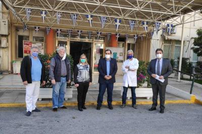 Δωρεά Μασκών  από τον Κώστα Κατσαφάδο στο Τζάνειο Νοσοκομείο