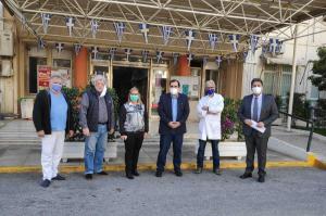 Δωρεά Μασκών  από τον Κώστα Κατσαφάδο στο Τζάνειο Νοσοκομείο