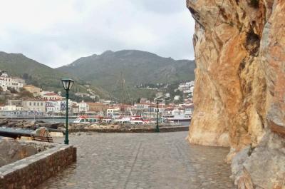 Μελέτη για την ενίσχυση της ασφάλειας από κατολισθήσεις βράχων στον Δήμο Ύδρας