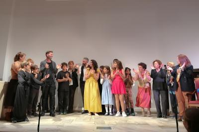 Χάρισε άφθονο γέλιο στους θεατές η κωμική παράσταση του ΠΕΘΥ σε σκηνοθεσία του Άκη Σιδέρη