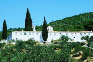 Ο Μητροπολίτης ΕΦΡΑΙΜ θα προστή της Ιεράς πανηγύρεως στην ιστορική Ι. Μονή Ζωοδόχου Πηγής Πόρου