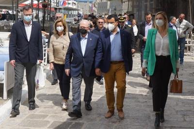 Η Αντιπεριφερειάρχης Νήσων υποδέχτηκε στην Ύδρα τον Πρόεδρο της Γερουσίας του Καναδά και την ακολουθία του