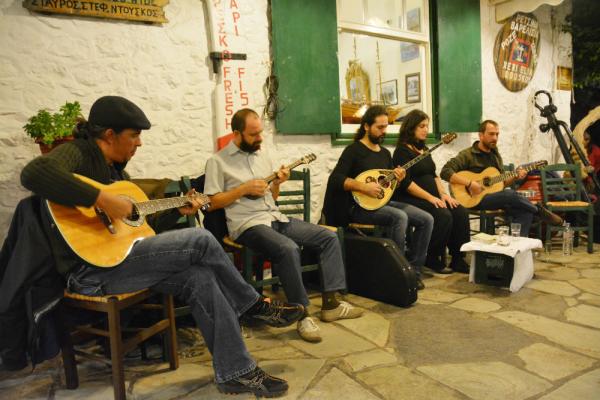 Για 17η χρονιά η ρεμπέτικη συναυλία με τον Ed Emery στην Ύδρα