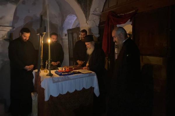 Ο Μητροπολίτης ΕΦΡΑΙΜ ιερούργησε στον Ι. Ναό Γεννεσίου Θεοτόκου - Αγίου Διονυσίου Αιγίνης