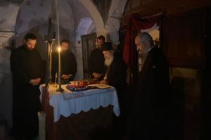 Ο Μητροπολίτης ΕΦΡΑΙΜ ιερούργησε στον Ι. Ναό Γεννεσίου Θεοτόκου - Αγίου Διονυσίου Αιγίνης