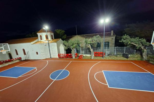 Ολοκληρώθηκαν   οι δοκιμές φωτισμού στο σχολικό γήπεδο μπάσκετ του 2ου Δημοτικού και του Νηπιαγωγείου