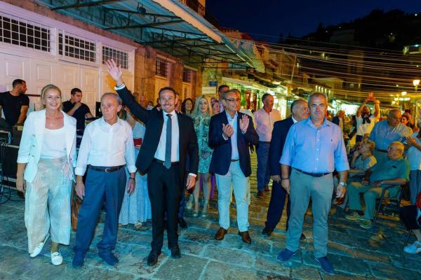 Μανώλης Καραμήτσος:  "Η χθεσινή σας παρουσία είναι η απόδειξη πως η Ύδρα γυρίζει σελίδα"