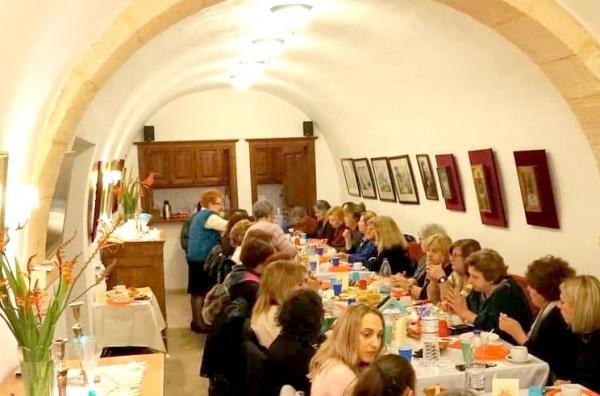 Με ζεστή ατμόσφαιρα και αγάπη η φιλανθρωπική εκδήλωση του Ενοριακού Φιλόπτωχου Ταμείου Ύδρας