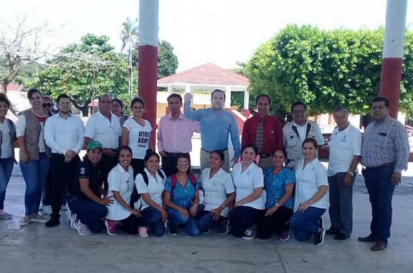 Ασύλληπτο! Δήμαρχος δεν πήγε σε εκδήλωση και έστειλε το… χάρτινο ομοίωμά του!