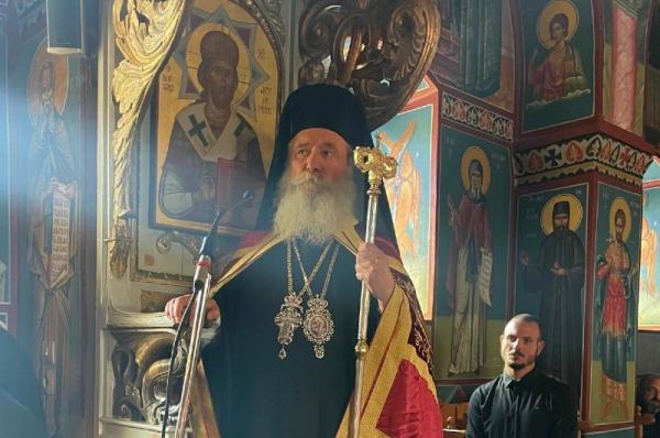 Xοροστάτησε ο Μητροπολίτης ΕΦΡΑΙΜ στον Μ. Πανηγυρικό Εσπερινό στην Ι. Μονή Ζωοδόχου Πηγής Πόρου