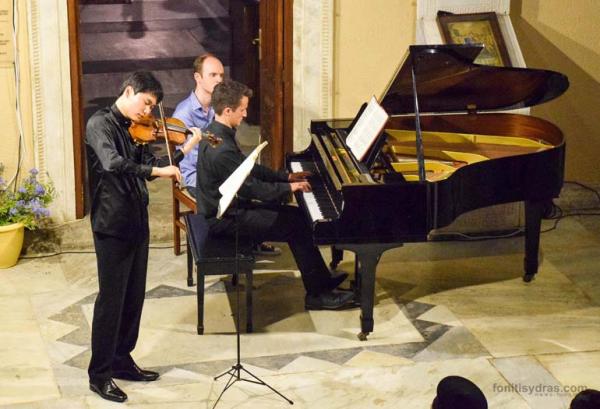 Ρεσιτάλ δεξιοτεχνίας στη φιλανθρωπική μουσική εκδήλωση. In Mo Yang και Alex Beyer καταχειροκροτήθηκαν