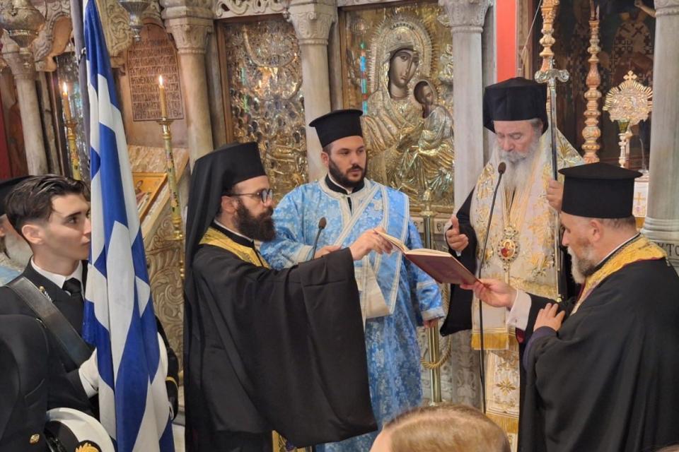 Παρουσία  του Σεβασμιότατου ποιμενάρχη κ. ΕΦΡΑΙΜ, γιορτάστηκε στην Ύδρα, η Εθνική εορτή της 28ης Οκτωβρίου, με Αρχιερατική Θ. Λειτουργία