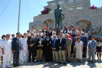 Μιαούλεια 2012 Κατάθεση στεφάνων στον Ανδριάντα του Ναυάρχου Μιαούλη 