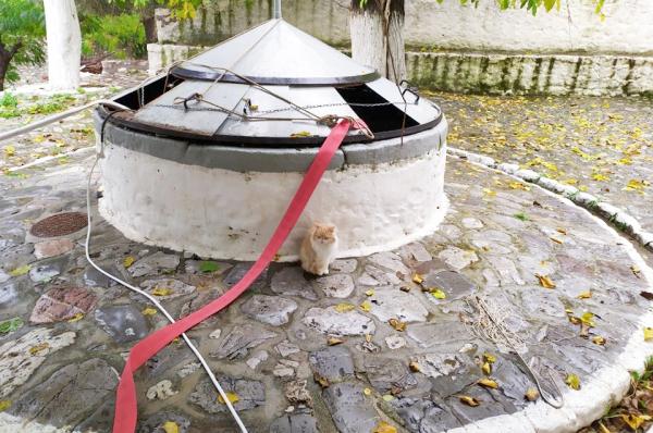 Εργασίες καθαρισμού  των πηγαδιών για την επανυδροδότηση των κατοίκων της περιοχής