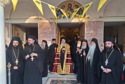 Με λαμπρότητα τελέστηκε ο Μέγας Πολυαρχιερατικός Εσπερινός στον πανηγυρίζοντα Ι. Ναό Αγίου Νεκταρίου Αιγίνης