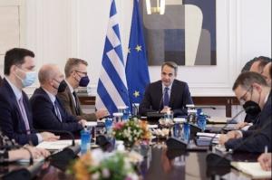 Υποχρεωτικός ο εμβολιασμός για τους άνω των 60 - Διοικητικό πρόστιμο 100 ευρώ υπέρ των δομών υγείας