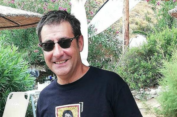 Στιγμές χαλάρωσης στην Ύδρα για τον Ορέστη Ανδρεαδάκη