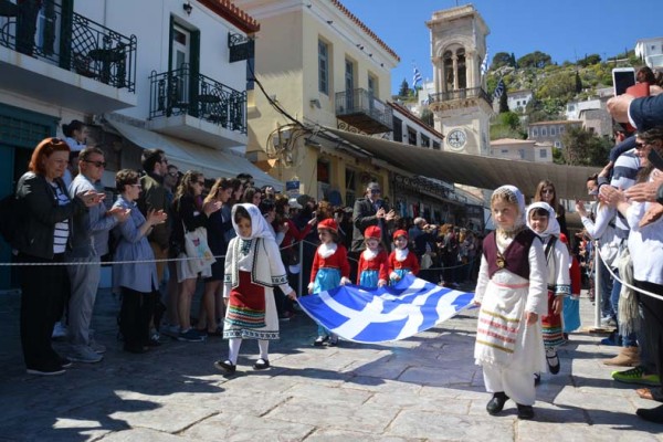Με επισημότητα γιορτάστηκε στην Ύδρα η εθνική επέτειος της 25ης Μαρτίου