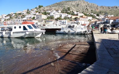 Οδεύουν προς αποκατάσταση τα προβλήματα που αντιμετωπίζει το λιμάνι της Ύδρας